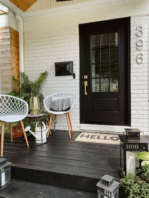 30 Colorful Front Porch Ideas