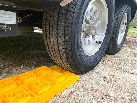 How to pick the best camper levelers? leveling blocks what to buy for an RV - South Lumina Style
