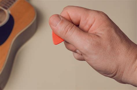 How To Properly Hold A Guitar Pick Enthuziastic