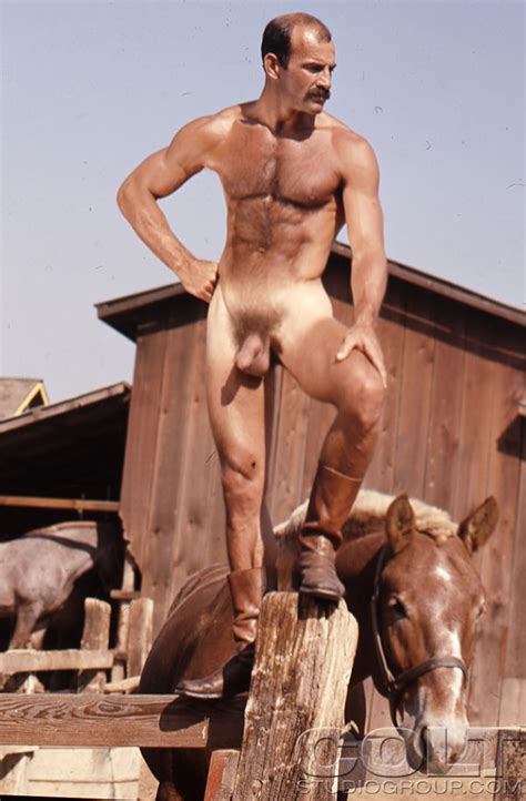 Hot Muscle Men Mike Morris Posing Naked