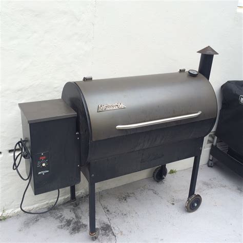 What is a Pellet Grill/Smoker and How Do They Work? - GrillGirl