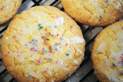 Duncan hines collaborated with swiss miss to bring us hot cocoa cake mix and hot cocoa frosting. Passionate Perseverance: sweet sundays ~ duncan hines lemon cake mix cookies