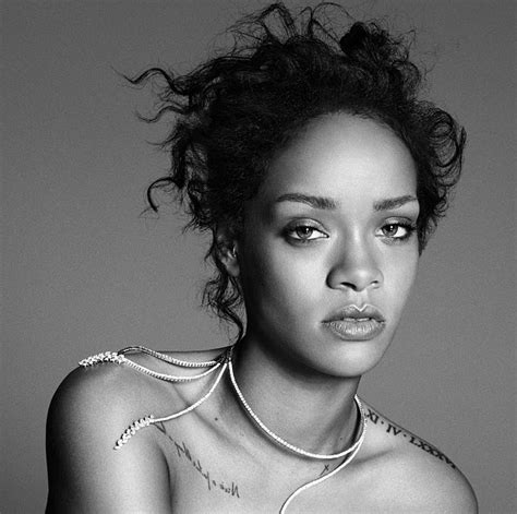 Rihanna Poses Topless For Elle In A Sexy Fashion Shoot But Claims