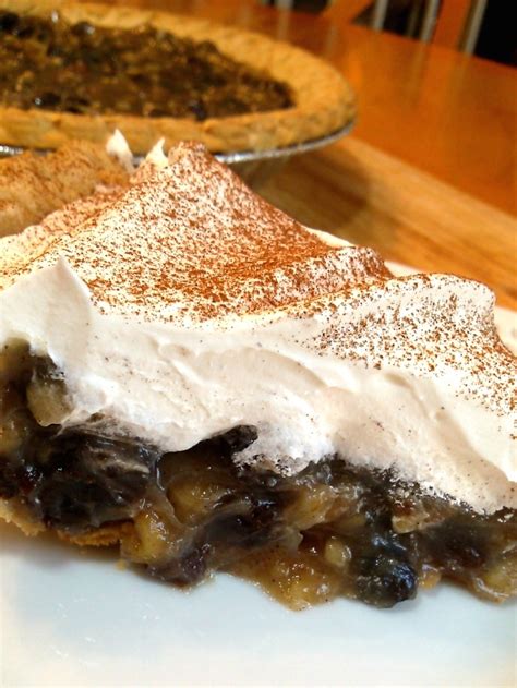 Old Fashioned Sour Cream Raisin Pie