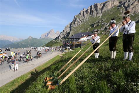 Auflage der maratona dles dolomites sind fabio cini und marta maltha. Riding the Maratona dles Dolomites - Canadian Cycling Magazine