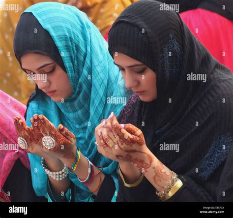 Lahore Pakistan Th October Pakistani Muslim Women Devotees