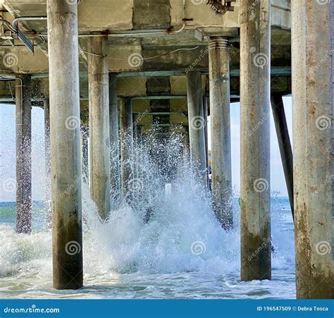 Huntington Beach Pier Waves Stock Image Image Of Crashing California