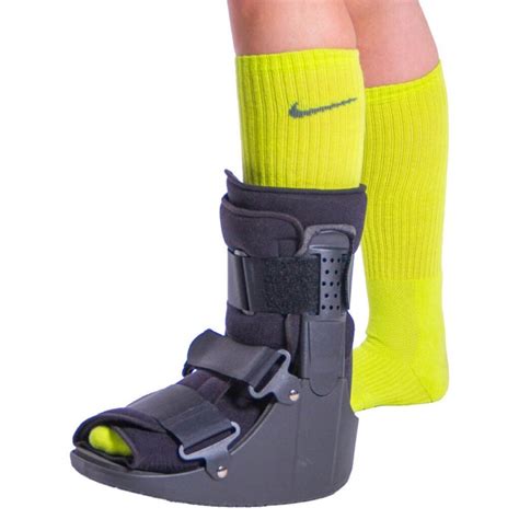 7 Best Shoes For Broken Toe 2022 Review And Buying Guide