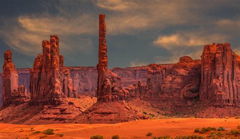 Expose Nature The Bright Red Rock Formations Of Monument Valley 1600×