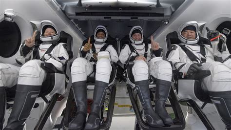 4 Astronauts Splash Down In Spacex Dragon Capsule Npr
