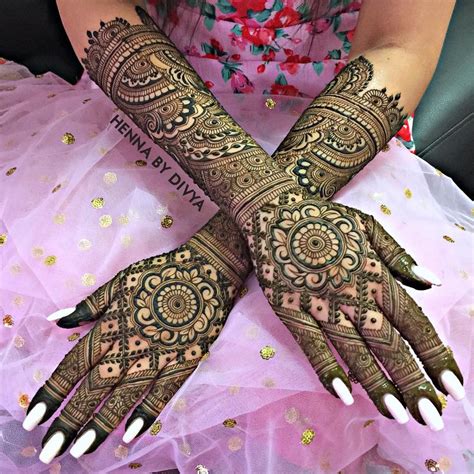 11 Gorgeous Circular Mehndi Designs For Hands Of The Bride And Groom