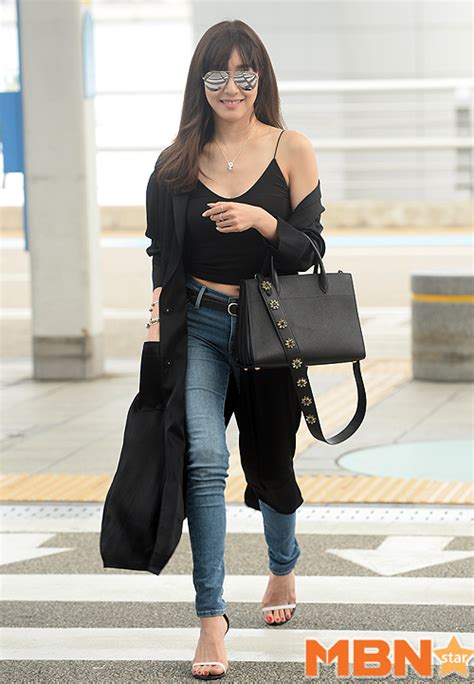 Snsd S Tiffany Is Off To Singapore Wonderful Generation