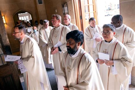 oils blessed priests renew vows at 2022 chrism mass catholic courier