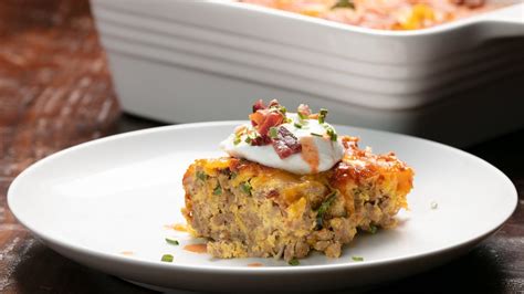 Chicken in a creamy cheesy sauce with pieces of jalapeno and loads of bacon. Keto Buffalo Jalapeño Popper Casserole | Bodybuilding.com ...