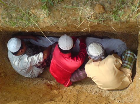 Kisah nyata keajaiban sedekah rejeki lancar 2. Kisah Mayat Membaca Surah Yasin - Mutiara Kisah