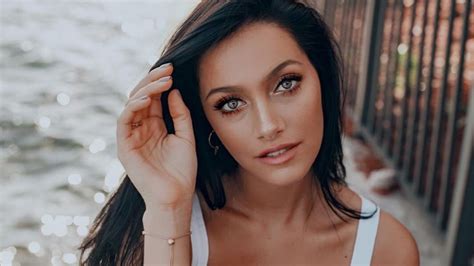 La cantante organizó un romántico festejo para su novio y le dedicó unas palabras en su cuenta de instagram. Oriana Sabatini se fotografió con su "panza de embarazo ...