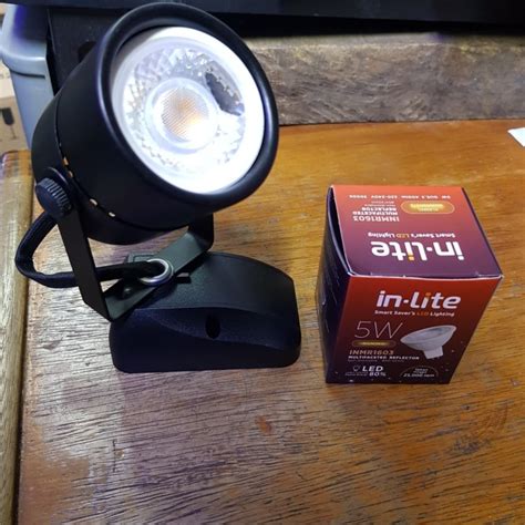 Teknologi pencahayaan semakin berkembang dari waktu ke waktu, menelurkan berbagai produk untuk menunjang kehidupan manusia. Jual Lampu INLITE Spotlight PLAFON Hitam + Mr16 - 5watt ...