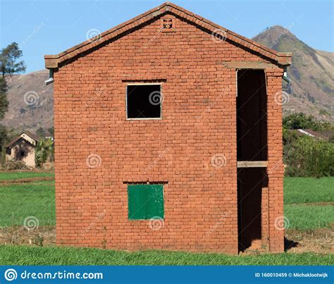 Casa Del Ladrillo Bajo Construcci N Imagen De Archivo Imagen De