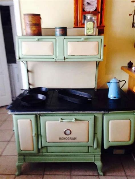 Their family life was very russian, when they lived in russia, but quickly changed when they moved to japan. Monogram | Cool kitchen appliances, Dollhouse kitchen ...