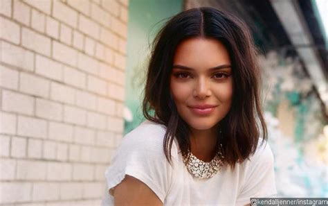 Kendall Jenner Shares Topless Selfie Covers Nipples With Ice Cream Emojis