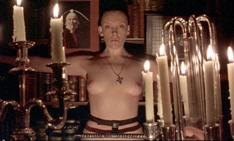 Toni Collette Desnuda En Women
