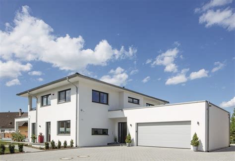 Einfamilienhaus stadtvilla neubau modern mit garage, walmdach & überdachter terrasse bauen, haus grundriss offen, 5 zimmer, 180 qm gross, 3 kinderzimmer / büro, treppe mit podest. Stadtvilla mit Garage und Walmdach - WeberHaus Fertighaus ...
