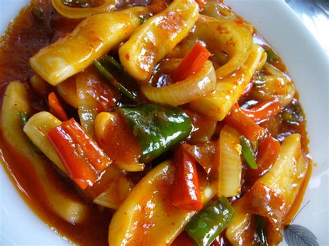 Kemudian cuci hingga benar benar bersih. Diajar Masak: Cumi Asam Manis
