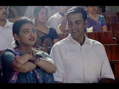 Padman Story Plot Rating Starring Akshay Kumar Sonam Kapoor Radhika Apte Filmibeat