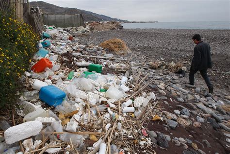 El Mediterráneo Acumula Ya 62 Millones De Grandes Fragmentos De Basura