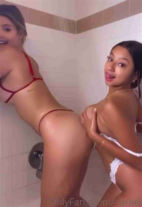 Sariixo Nude Lesbian Shaking Big Ass In Bath Onlyfans Leaks Porn