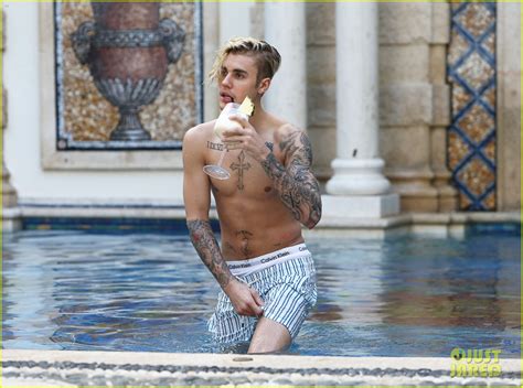 Justin Bieber Goes Shirtless For A Swim At The Versace Mansion Photo 3528494 Justin Bieber