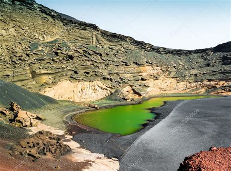 Mooie Groene Meer Lago Verde Binnen Krater Op Lanzarote ⬇ Stockfoto