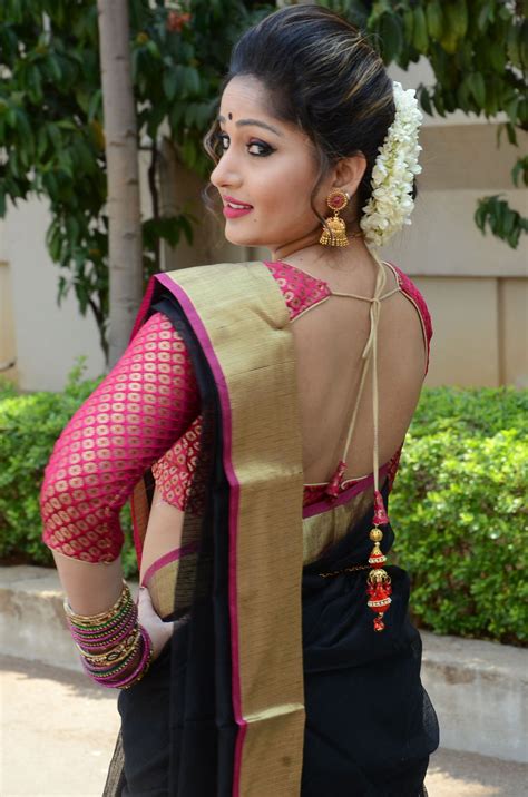 Madhavi Latha Dazzling Photos In Saree Hd Latest Tamil Actress