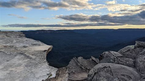 Lincolns Rock Wentworth Falls See A Stunning Sunset Over The Jamison