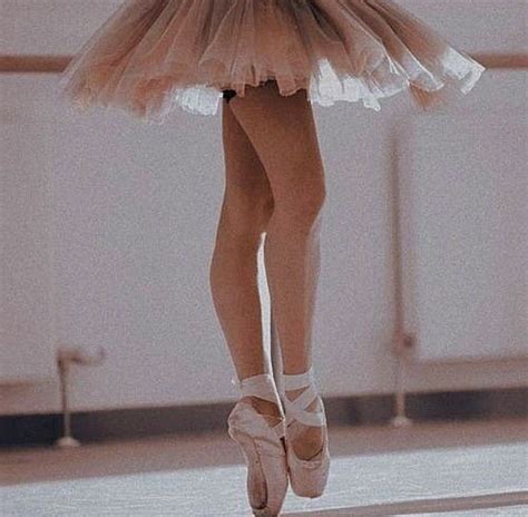 Pin By 𝙿𝚎𝚔𝚎𝚜𝚑𝚊 𝙻𝚘𝚕𝚕𝚒𝚙𝚘 On A E S T H E T I C Dance Photography