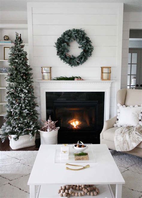 Every room can use a christmas touch, and we cover all your indoor spaces with our classic christmas inspiration. 30+ Fabulous Christmas decorated living rooms to inspire