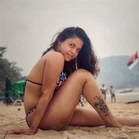These Throwback Bikini Pics Of Sumona Chakravarti Prove That She Is A