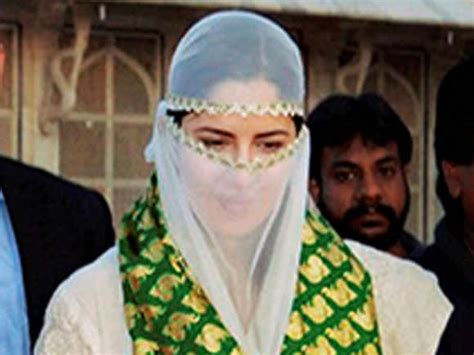 Katrina Kaif At Sheikh Salim Chishti Dargah For Baar Baar Dekho Photo Gallery Business Standard