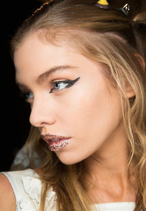Runway Beauty Glitter Lips At Fendi Ss 2017 Makeup For