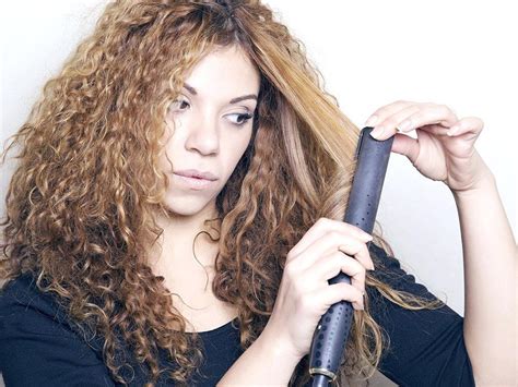 If you find your wavy or curly hair hard to. What causes straight hair to become curly? | Shona Salon ...