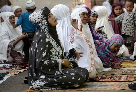 Saudi Female Muslim Clerics Part Of Fatwa To Tackle Child Marriage