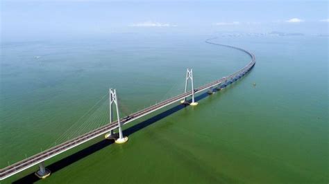 Está situada junto aos passadiços do paiva e segura por cabos de aço dispostos 175 metros. Inaugurada a maior ponte marítima do mundo - Internacional