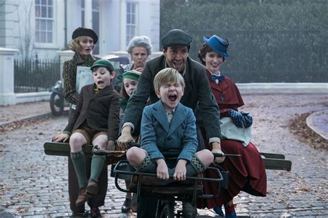 cast filmmakers talk revisiting mary poppins in sequel front row features