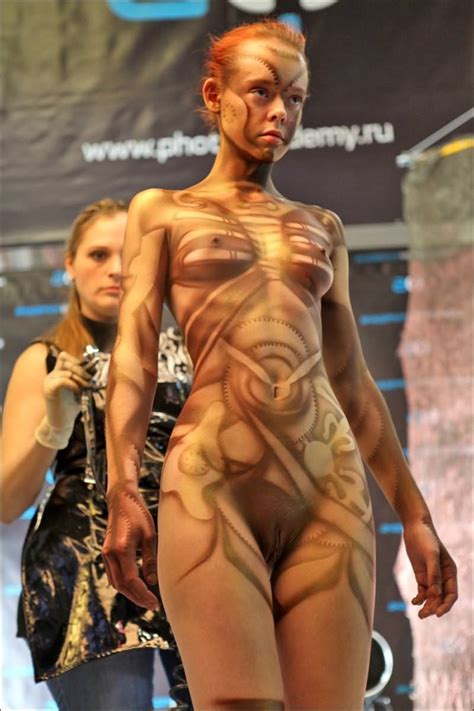 Naked fashion show Foto Pornô