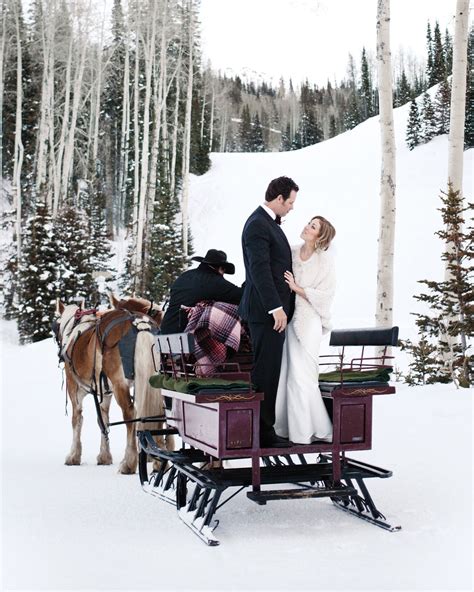 17 Chic Ways To Stay Warm At A Winter Wedding Snow Wedding Winter