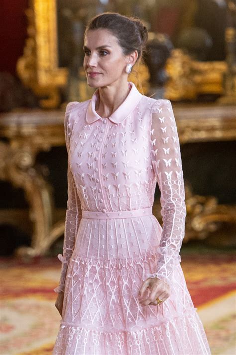La Reina Letizia Recibe El Visto Bueno De La Prensa Por Su Nuevo