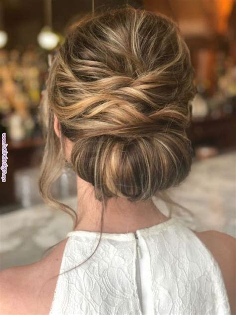 23 Elegant Mother Of The Bride Hairstyles With Images