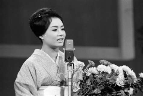1965年12月25日の第7回日本レコード大賞発表音楽会で「柔」を歌う美空ひばりさん ― スポニチ Sponichi Annex 芸能
