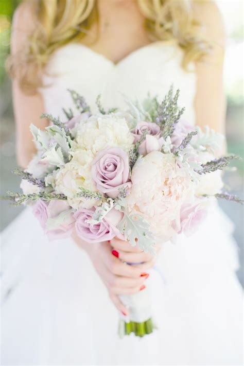 Create a garden of candles of different heights. 40 Ideas for Fresh Flower Wedding Bouquets