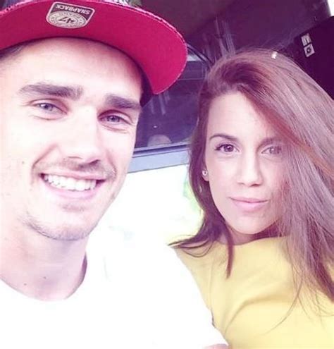 Griezmann and his wife have one child together, daughter mia, who was born in april last year. Antoine Griezmann's Wife Erika Choperena (bio, wiki)